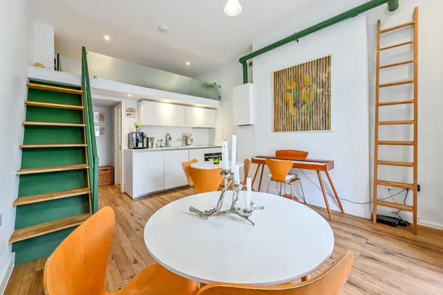 Photo 3 — Flat 3, 28a Elizabeth Avenue, London