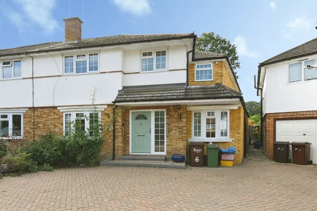 4 bedroom house — Bridge Close, BRENTWOOD, Essex, CM13