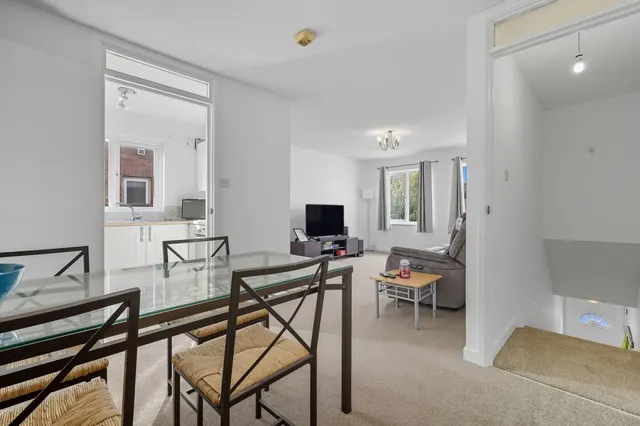 Photo 2 — Camellia Close, Romford, Harold Wood, RM3 0XW