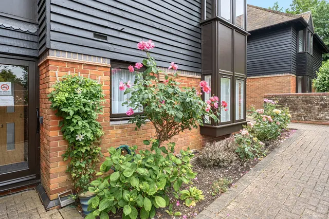 Palace Gate, Odiham, Hook, RG29 1JZ, photo 1