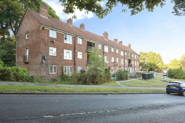 Iveson Drive, Leeds, photo 1