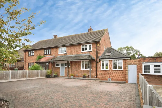 Wrexham Road, Romford, RM3, photo 1