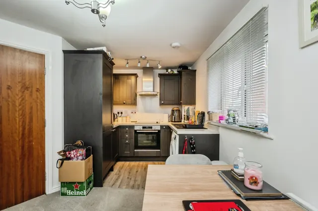 Six Mills Avenue, Swansea, SA4, photo 3