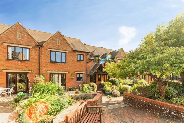 Parsonage Court, Highworth, SN6, photo 1