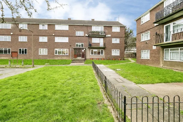 Stirling Close, Rainham, RM13, photo 1