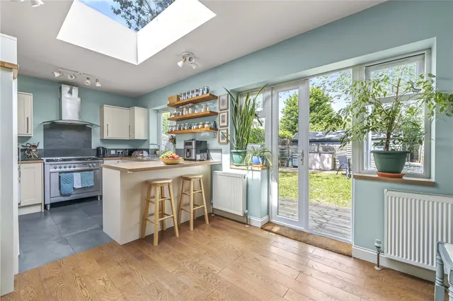Photo 3 — Warren Road, Twickenham, TW2 7DL