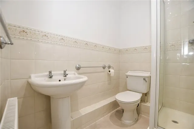 2 bedroom flat — Danesfield, Wiltshire Road, Wokingham, RG40
