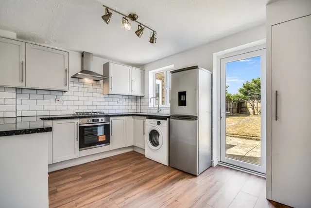 Photo 3 — 87 Beardsley Drive, Springfield, Chelmsford, Essex, CM1 6GJ