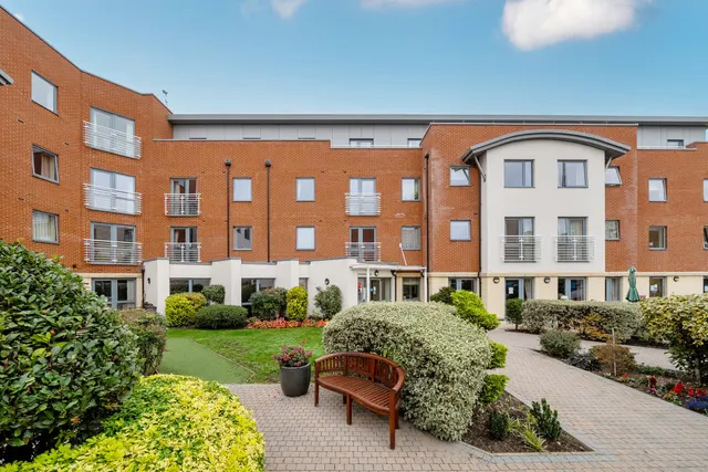 Josiah Drive, Ickenham, UB10, photo 1