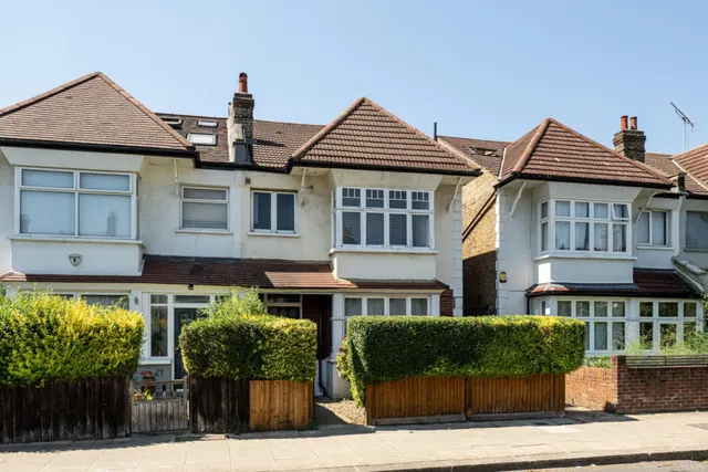 Photo 3 — Wormholt Road, Shepherds Bush, W12