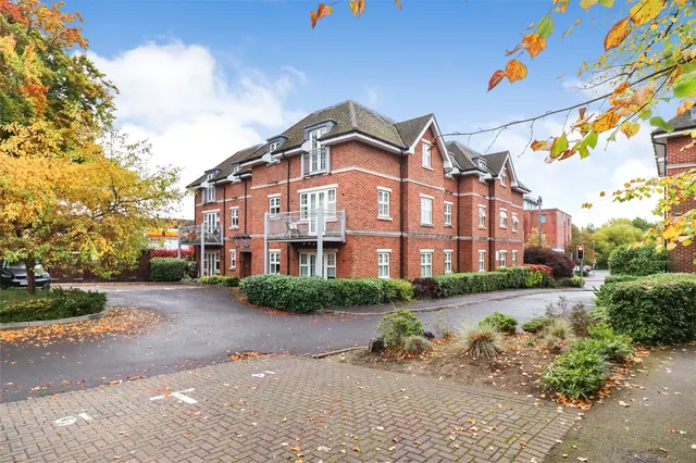 Bramshott Place, Fleet, Hampshire, GU51 4QF, photo 1