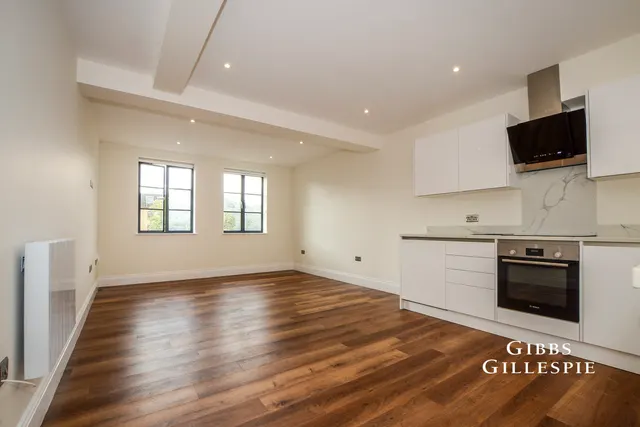 High Street, Rickmansworth Fees Apply, WD3, photo 2