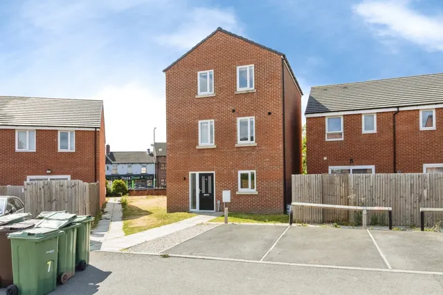Elizabeth Court, WAKEFIELD, West Yorkshire, WF2, photo 1