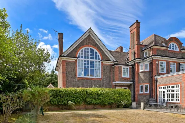 Lower Cookham Road, Maidenhead, Berkshire, SL6 8JU, photo 1