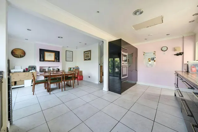 Photo 3 — Glenfield Crescent, Southampton, SO18