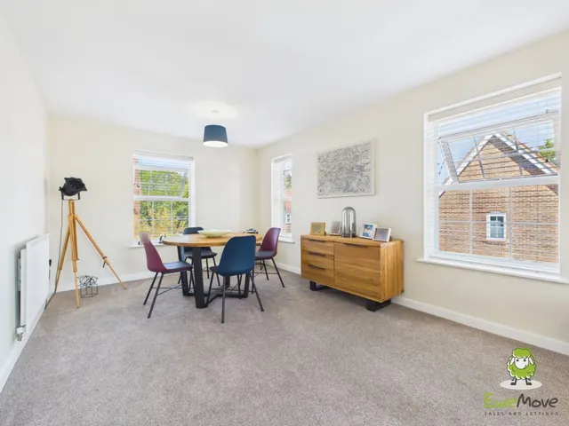 Redshank Crescent, Chineham, RG24, photo 3