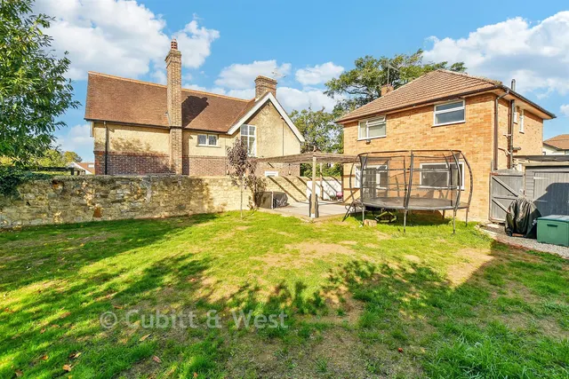 Clarence Walk, Meadvale, RH1, photo 2
