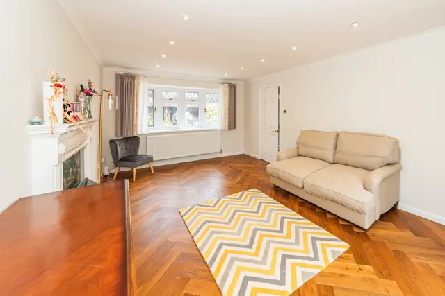 Reading, RG6, photo 3