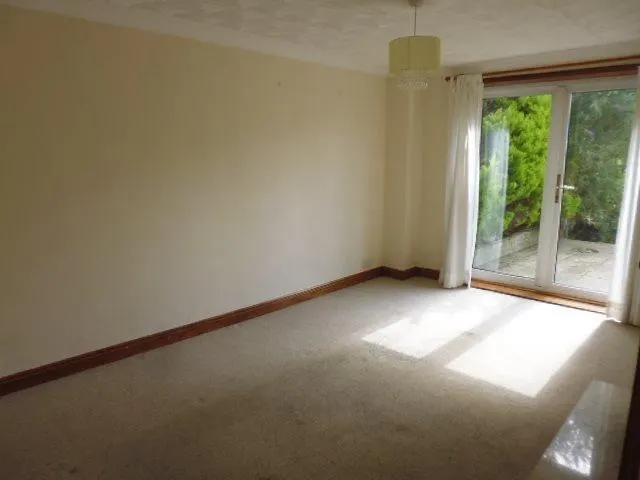 Holly Lodge Road, Cwmbran, NP44, photo 2
