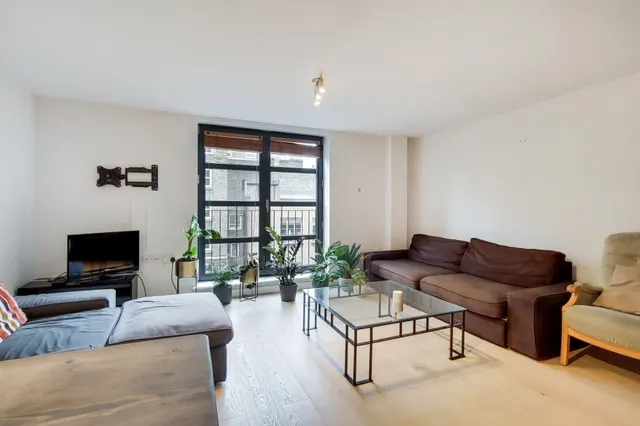 Flat 13, 1-6 Batemans Row, London, photo 1