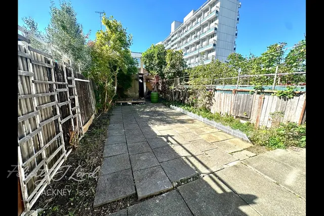 Cassland Road, photo 2