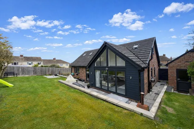 Woodland Avenue, Dursley, GL11 4EW, photo 1