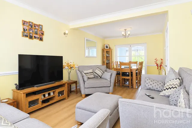 Acacia Avenue, Hornchurch, RM12, photo 2
