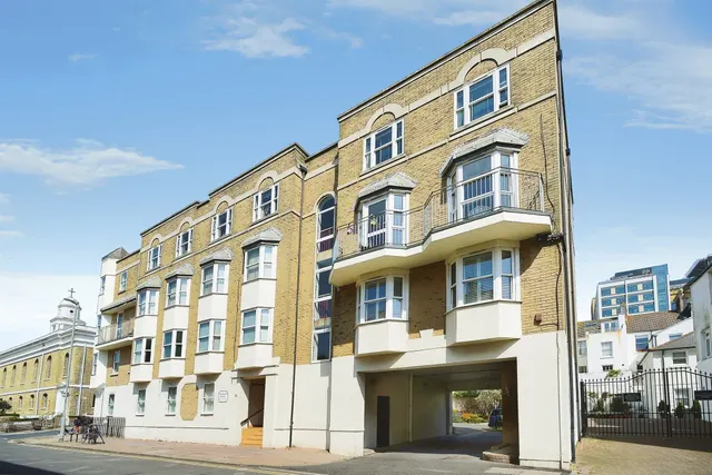 St. Georges Road, Brighton, photo 1