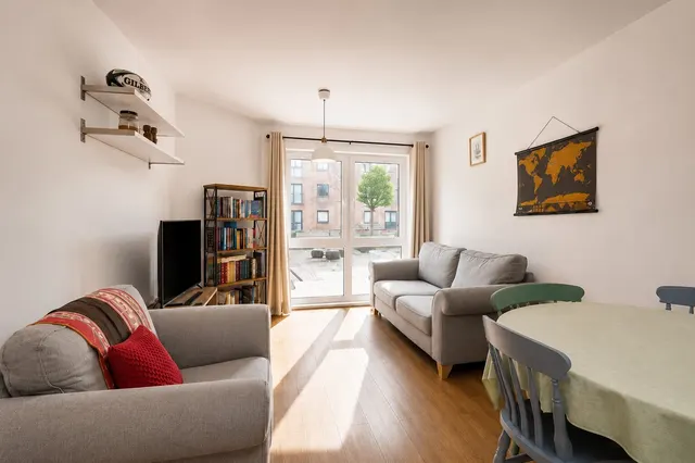 Effra Parade, London, SW2, photo 1