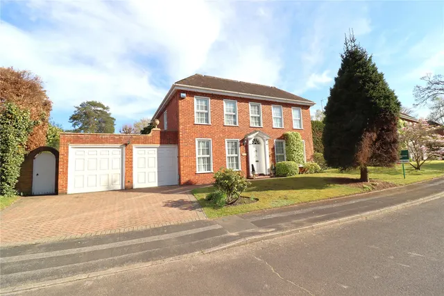 Dinorben Beeches, Fleet, Hampshire, GU52 7SR, photo 1