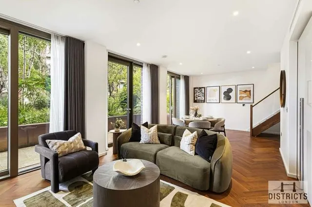 Embassy Gardens, SW11, photo 1