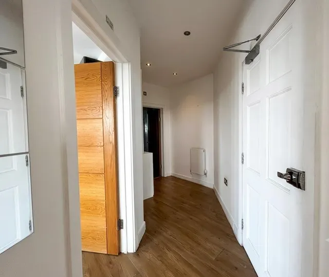 Neasden Lane, London, NW10, photo 3