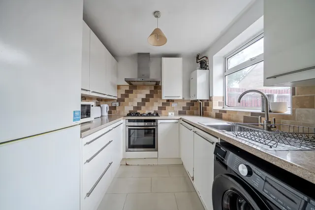 Photo 3 — Wilson Avenue, Mitcham, Surrey, CR4