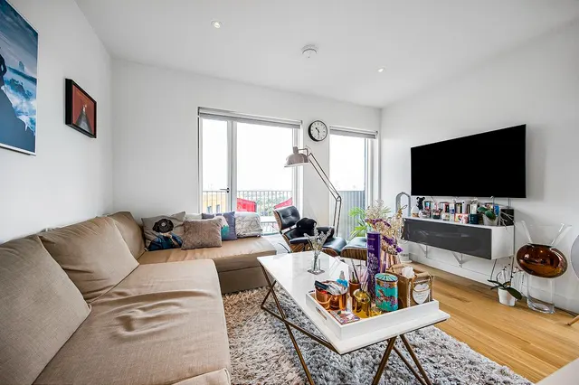 London, E16 1YU, photo 1