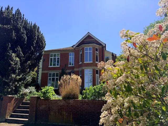 Guildford Road, Farnham, GU10, photo 1