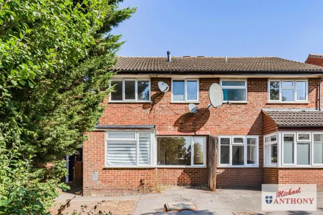 Eston Court, Bradville, Milton Keynes, Buckinghamshire, MK13 7DF, photo 1