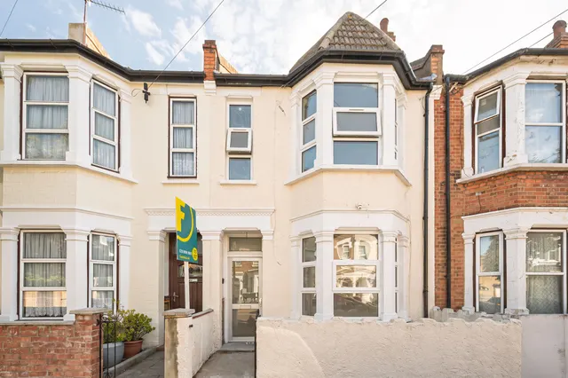 62 Charlton Road, London, photo 1