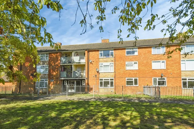 2 bedroom flat, Welcombe Avenue, Swindon, SN3