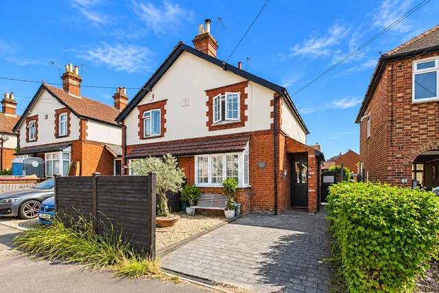Alpha Road, Chobham, GU24, photo 1
