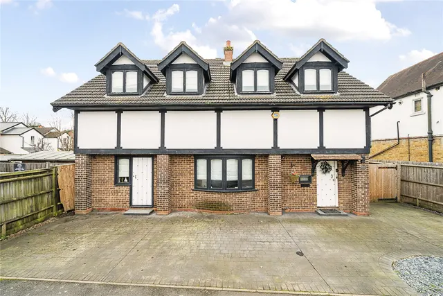 Liberty Hall Road, Addlestone, KT15, photo 1