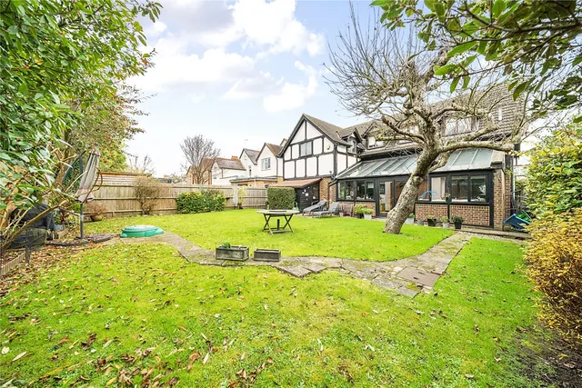 Liberty Hall Road, Addlestone, KT15, photo 3