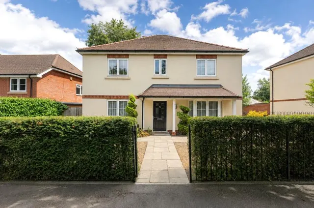 4 bedroom house, Wardle Avenue, Tilehurst, RG31