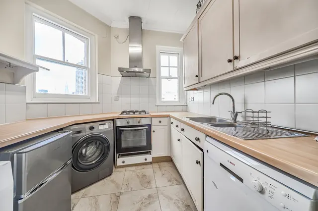Photo 3 — Renfrew Road, Kennington, London, SE11