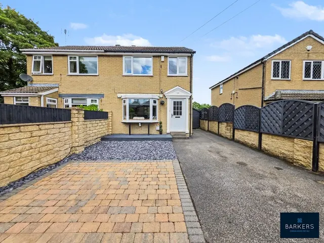 Bradford Road Birstall, Batley WF17 9JB, photo 1