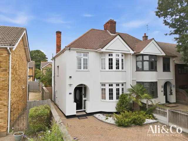 Lodge Lane, Grays, Essex, RM16 2TP, photo 1