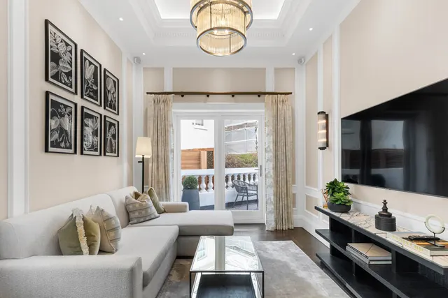 Photo 2 — Prince Of Wales Terrace, Kensington, London