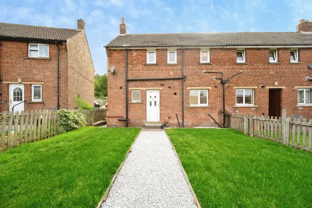Royds Avenue, New Mill, Holmfirth, photo 1