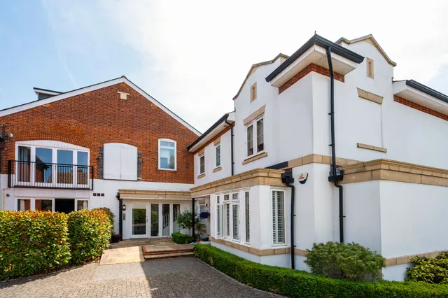 Flat 4, Stansfield Court, 43 Newark Lane, Woking, photo 1