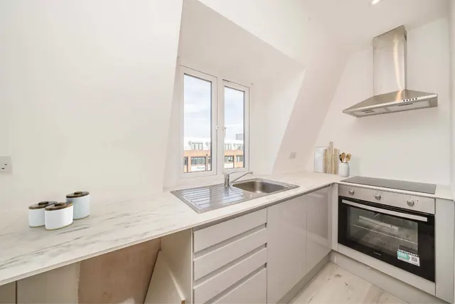 London Road, KT2, photo 2