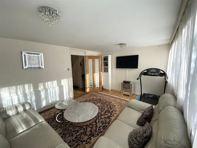 Photo 2 — Ferraro Close, Hounslow